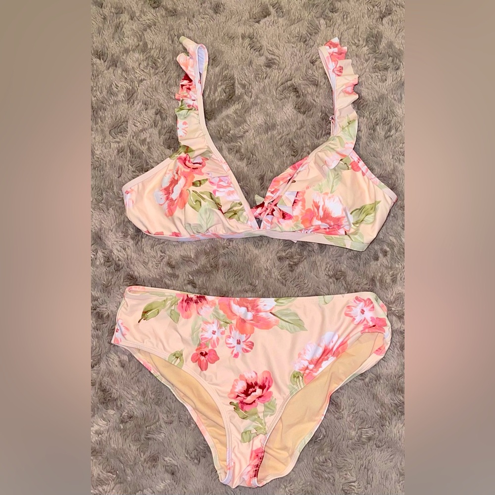 CUPSHE Women’s XL swim suit 2 piece pink floral ruffles bikini